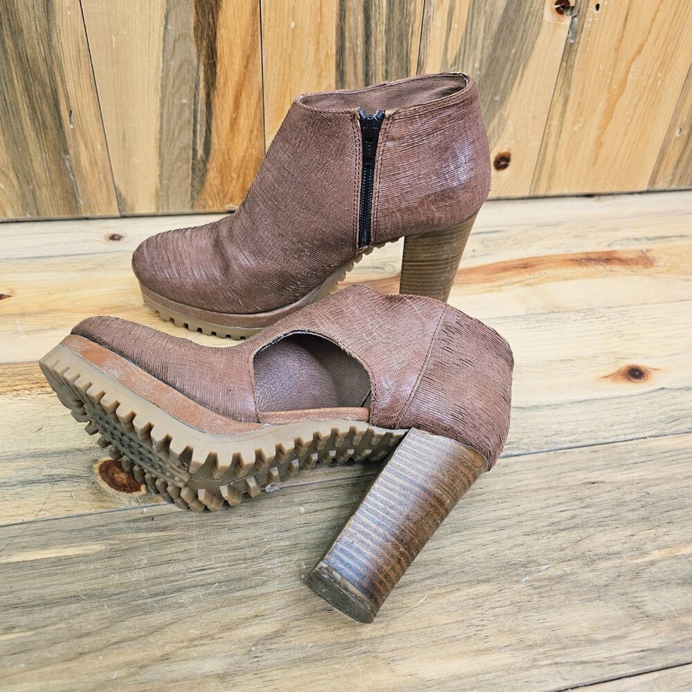 Domino Italian Platform Bootie Size 39 / 9